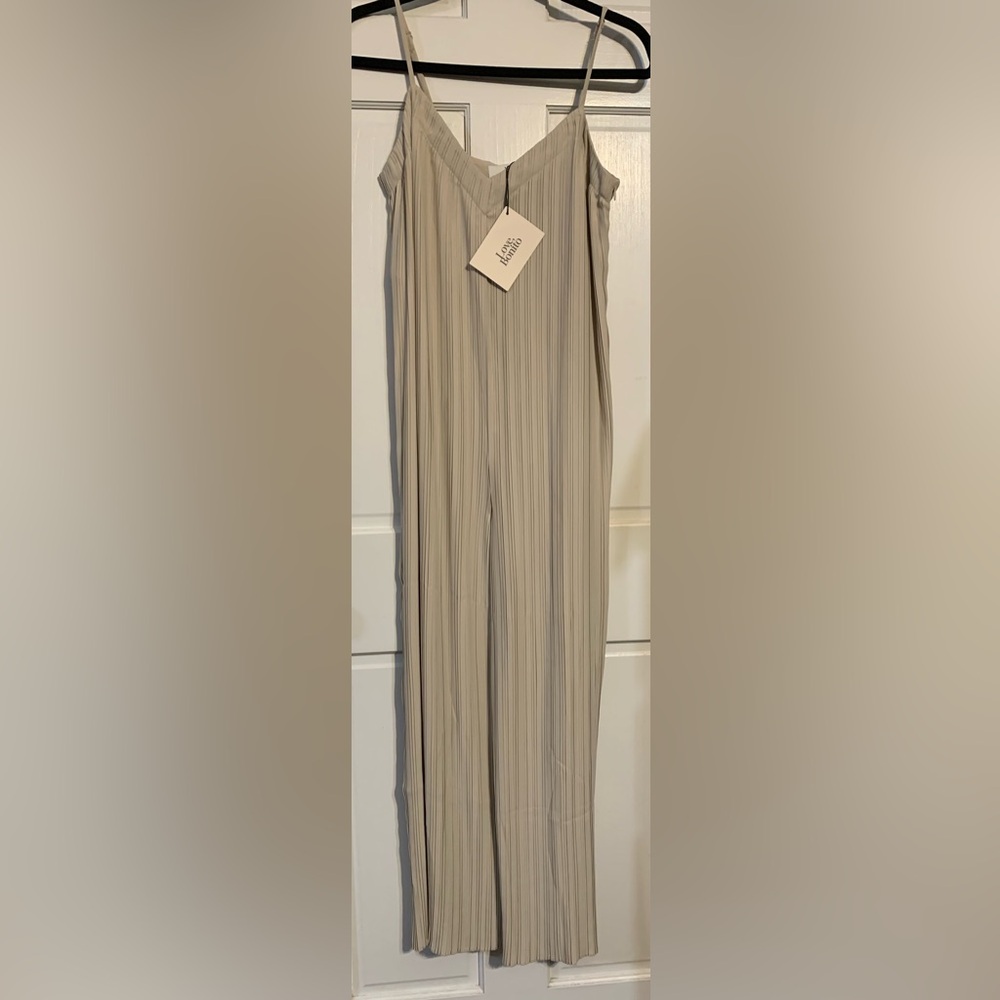 051 Love Bonito Pleated Jumpsuit Elegant Sand Jumpsuit - Picture 4 of 6